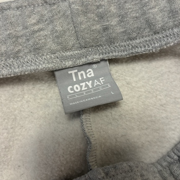 Aritzia TNA Cozy AF fleece Sweatpants - Picture 3 of 3